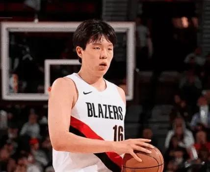 河源华锋 湖人擒森林狼, 开拓者擒勇士! 东契奇49+11+8, 库里35+6! 杨瀚森2+1